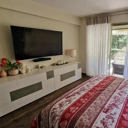Luxurious Privacy - 130M2 Entire Floor, Pool, Parking, Ac - 5' Croisette - Plage Des Sports * Cannes